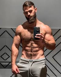 thumbs.pro : elnerdo19:Gorgeous Krispy Matt and his perfect sexy hairy  chest! 🐺💚🤍💙💚💙🤍💚💙🤍