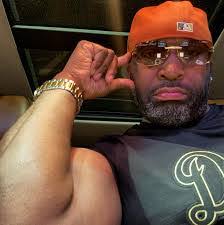 Randy Borges's Instagram, Twitter & Facebook