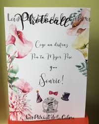 Hoy en día señalar con carteles de boda se ha vuelto inevitable. Photocall Bea Calas Las Pitxiak De La Cabra