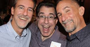 Friendship: Close ties that enhance, extend life