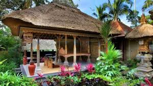Baju ini memiliki bentuk yang gak jauh beda dengan kemeja pada umumnya. Nama Rumah Adat Bali Beserta Sejuta Keunikannya