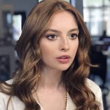 Actriz 🇹🇷 Melis Sezen ( Derin ) en la exitosa serie INFIEL turca , que es  la mas vista y comentada del momento protagonizada por Cansu Dere y Caner  Cindoruk y la