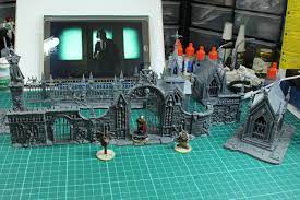 Der ist eher angepisst, denn der stab gehört einem fanatischen chaosjägerorden, der keine rücksicht auf menschenleben nimmt, weil er angeblich sigmars willen erfüllt, und so weiter. Morrs Garten Und Aegis Linie Chaosbunker De