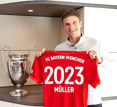 Thomas muller realized that lisa is the woman for him and he wanted to. Thomas Muller Is Football S Funniest Man From Pranking Bayern Munich Team Mates To Fooling Around With His Horse Dave