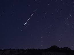 Para a formação de chuva ocorra é necessário que se formem nuvens carregadas de vapor d'água. Agosto E O Mes Da Chuva De Meteoros Das Perseidas