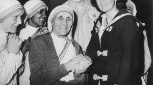 Si juzgas a la gente, no tienes tiempo para amarla. Nace La Madre Teresa De Calcuta Canal Historia