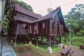 Sehingga kini di malaysia, rumah tertua yang pernah didokumentasikan oleh pusat kajian alam bina dunia melayu (kalam), universiti teknologi. Rumah Tradisional Melayu Klik