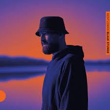 A man of gentle or noble birth or superior social position: Gentleman Blaue Stunde Kritik Stream Musikexpress