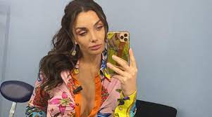 Elettra lamborghini, e la simpatia per awed. Elettra Lamborghini Look Della Quinta Puntata De L Isola Dei Famoso 2021