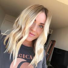 4 months and an at home gloss kit later!Who says quarantine has to be the  end of good hair?! Who has been embracing their natural color?! 😍💕  #blonde #blonding #blondehair #blondebalayage #babyblonde #