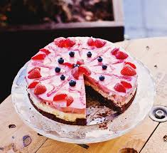 Teller mit einem verzierten rand sehen dabei besonders hochwertig aus. Tortenstander Viele Formen Zum Gunstigen Preis Tischdeko De