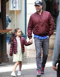 David schwimmer's daughter, cleo buckman schwimmer, is rocking a new quarantine haircut. David Schwimmer And Daughter Cleo Wear Matching Burgundy Coats Daily Mail Online