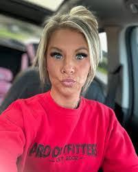 Sara Vanwinkle's Instagram, Twitter & Facebook