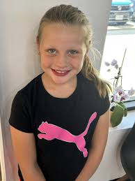 What is a Christmas tree lot looking spot for family photos in St. Charles?