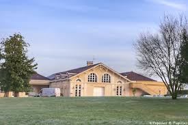 General manager, philippe gervoson, has enlisted the help of the legendary oenologist michel rolland who has implemented radical changes such as. Une Journee Au Chateau Larrivet Haut Brion