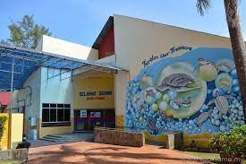 Pusat pengurusan penyu ni terletak kat padang kemunting, masjid tanah melaka dekat dengan pengkalan balak. Melawat Pusat Konservasi Dan Penerangan Penyu Rantau Abang Sop Name My