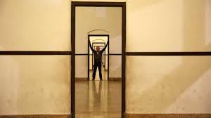Lawang sewu di semarang dipilih kawisata karena termasuk destinasi wisata sejarah yang menyimpan banyak cerita menarik. Lawang Sewu Dulu Angker Sekarang Jadi Destinasi Wisata Malam Foto Tempo Co