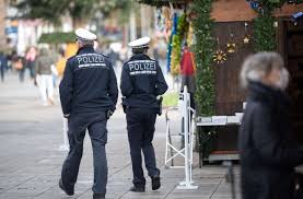 Am wochenende stieg der wichtige wert wieder über die wichtige marke von 50 neuinfektionen pro. 7 Tage Inzidenz So Entwickeln Sich Corona Infektionen In Der Region Stuttgart Stuttgart Stuttgarter Nachrichten