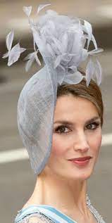 The Royal Guest Attend Investiture Ceremony Of King Willem Alexander At The Nieuve Kerk Fascinator Fascinator Hats Beautiful Hats