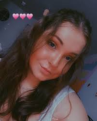 Olivia Neff's Instagram, Twitter & Facebook