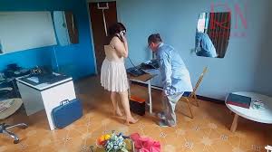 ENF Stupid secretary concludes a contract with the buyer. The manager fucks  her in the mouth and in the pussy. - XNXX.COM