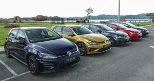 The volkswagen golf (mk7) (also known as the golf vii) is a small family car produced by german automobile manufacturer volkswagen, as the seventh generation of the golf and the successor to the golf mk6. Pandu Uji Volkswagen Golf Mk 7 5 Antara Sportline R Line Gti Dan R Yang Mana Satu Pilihan Anda Paultan Org