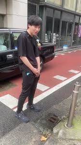 Japanese man pee outside 1 イケメン立ちション - ThisVid.com 日本語で