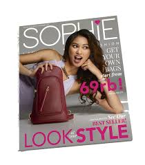 Katalog terbaru sophie martin bulan juni ini menyajikan berbagai macam produk fashion wanita, mulai dari tas, dompet, sepatu, acesories, make up dllbagii kal. Look At Your Style Catalog Sophie Paris December 2019