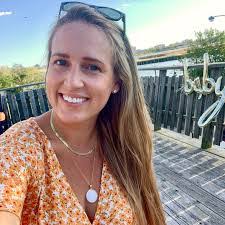 Jaclyn Weiss's Instagram, Twitter & Facebook