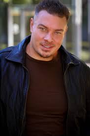 We have been wanting to work with the amazing Daniel DesVergas for so long.  His photos almost took themselves just because of he winked.