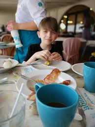 Cosa dar da mangiare in vacanza ai bambini è una delle tante domande che le mamme si pongono. Cosa Far Mangiare Ai Bambini In Vacanza