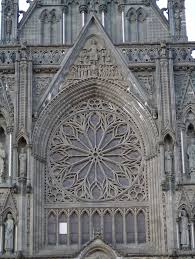 Nyd en guidet tur i domkirken og få en . File Trondheim Nidarosdom Rosette 1 Jpg Wikimedia Commons