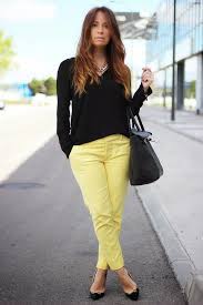 Resultado De Imagen Para Como Combinar Pantalones Amarillos Pantalones Amarillos Amarillo Ropa