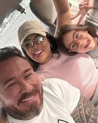 Bom diaaaa , bora pro nosso primeiro parque ♥️♥️♥️ Maria pega meu celular  quando vou olhar olha só a selfie rsrsrs