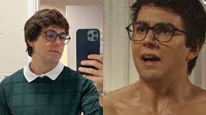 Daniel Rangel comenta repercussão de cenas sem camisa em novela