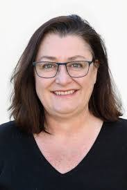 Cara Ferris's Instagram, Twitter & Facebook