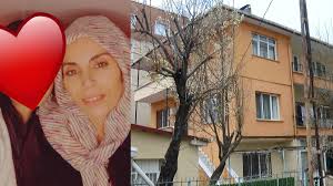 Bu çağrı üzerine gelen 3 oğlu ve anneleri, güvenlik kameralarını takan kişi ile gonca kabataş'ı evin içerisinde yumruklamaya başladı. Istanbul Da Kadin Cinayeti 4 Cocuk Annesi Esini Bicaklayarak Oldurdu