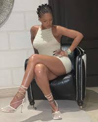 For anyone who follows rihanna on instagram, the only shocking thing about the lui cover was the fact that she is wearing a bucket hat. Rihanna Rihanna Twitter