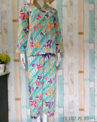 Apakah baju batik bisa dipakai saat menghadiri acara formal? Baju Tidur Yang Romantis Cantik Elegan Referensi Baju Tidur