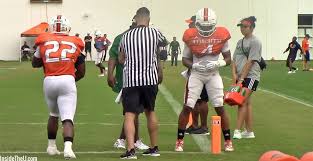 Récord mundial en triple salto. Jaylan Knighton Miami Running Back