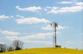 This Cell Tower In A Rural Area Provides Cellular Service To A Vast Range And Lower Data Demand Due To Sparse Popul Cellular Service Mobile Code Mobile Handset
