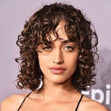 With a wavy short hairstyle between short hairstyles, straight short hairstyles and short hair hairstyles, you can open up your innovations while changing the view. 60 Stunning Layered Haircuts