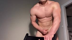 HOMBRE MUSCULOSO SOLO MASCULINO