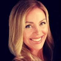 Julie Reis's Instagram, Twitter & Facebook