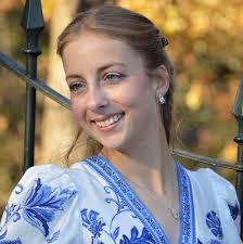 Lily Kruse's Instagram, Twitter & Facebook