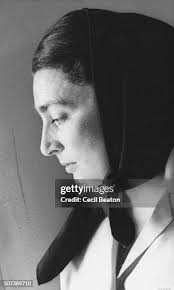 427 Jacqueline Dark Photos & High Res Pictures