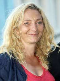 L'intervention (dé)culottée de corinne masiero en soutien aux intermittents. Epingle Sur People
