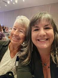 Can an elderly person do the camino de santiago? «It's not how old you are,  what matters is your physical and mental condition.» 👉 Physiotherapist  Vanesa López offers some tips