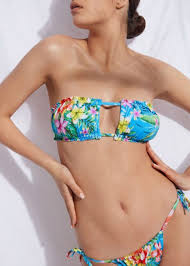 Calzedonia, una marca de llenceria d'èxit al centre comercial diagonal mar de barcelona l'èxit i el gran volum d'expansió de calzedonia s'atribueix a múltiples factors i causes. Calzedonia Costumi Estate 2021