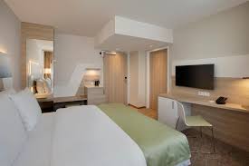 The venue offers a central location within 10 minutes' ride from evansville regional airport. Holiday Inn Frankfurt Airport An Ihg Hotel Frankfurt Updated 2021 Prices